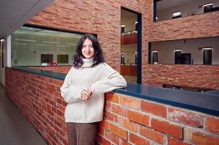 Shannon leans on banister at Deakin College, Burwood