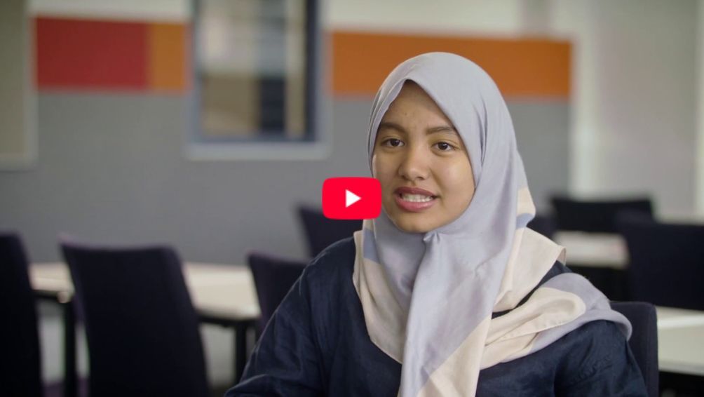 Play Video - Deakin College - Diploma of Business