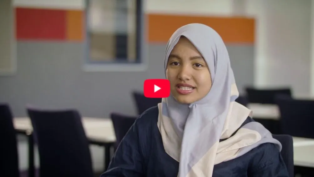 Play Video - Deakin College - Diploma of Business