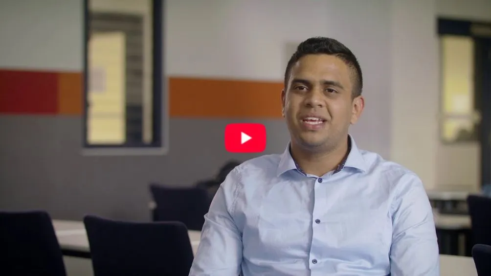 Play Video - Deakin College - Diploma of Commerce