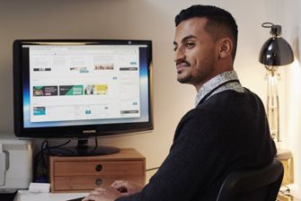 Stemp enthusiastic student at home searching for jobs online